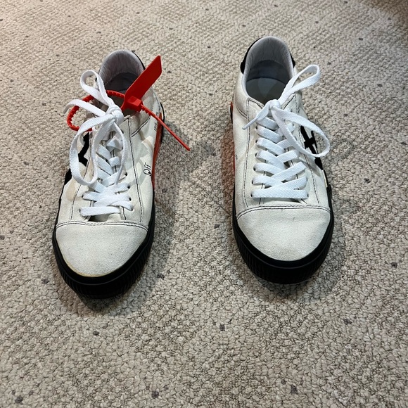 Off-White Vulcanized Low Top Sneakers. - Picture 2 of 11